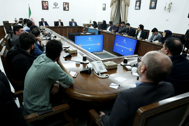 ارزش یک پرخاش دانشجو بیش از تکریم‌هاست/ راه‌حل مشکلات کشور، تعامل دانشگاه و حاکمیت است