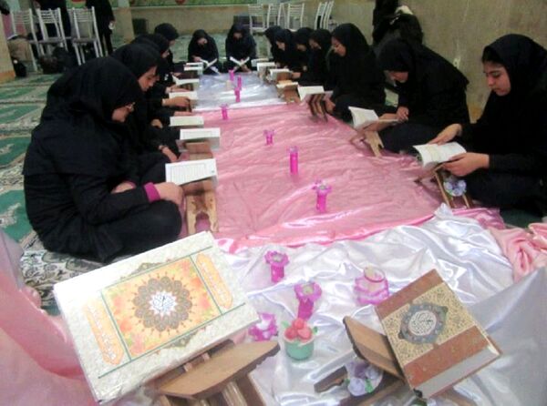 محفل انس با قرآن در دبیرستان هیأت امنایی حضرت معصومه (س) ناحیه چهار کرج 