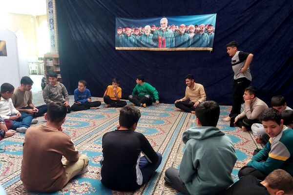 اعتکاف دانش‌آموزی در مسجد سیدالشهدا(ع) شیراز
