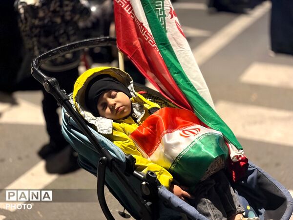 حضور مردم کرج در شب سی و ششم راهپیمایی 