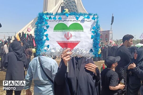  میدان انقلاب گواه بر پیمانی ناگسستنی