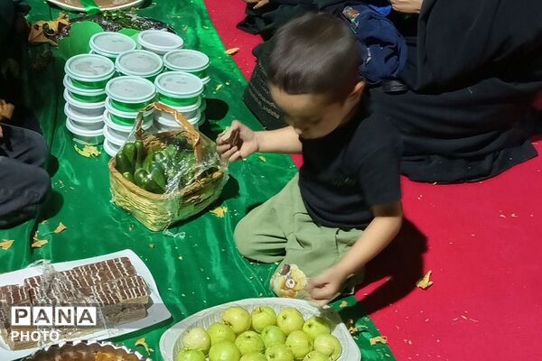  برپایی سفره حضرت رقیه (س) به کمک دانش‌آموزان و فرهنگیان پردیس