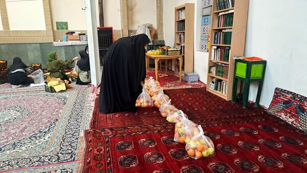 توزیع ۱۳۰ بسته یلدایی به همت خیران و معتمدان شهر بین نیازمندان