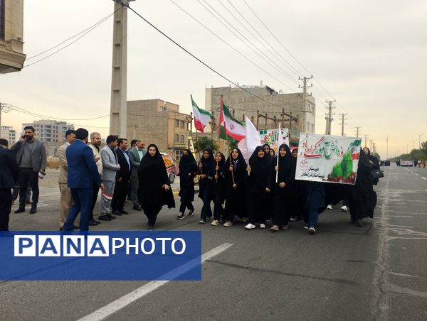 حضور دانش‌آموزان ملاردی در راهپیمایی روز سیزده آبان 