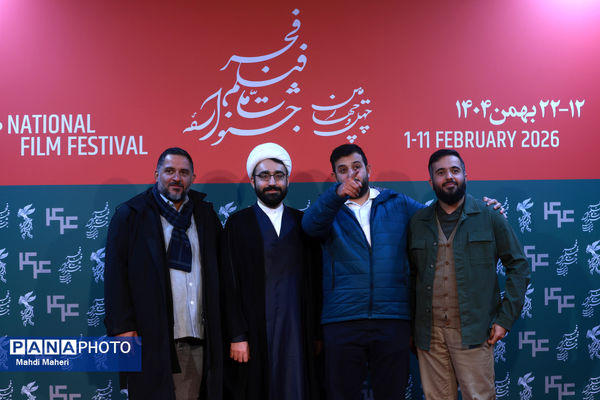 نشست نقد و بررسی فیلم «غوطه‌ور» در چهل و چهارمین جشنواره ملی فیلم فجر