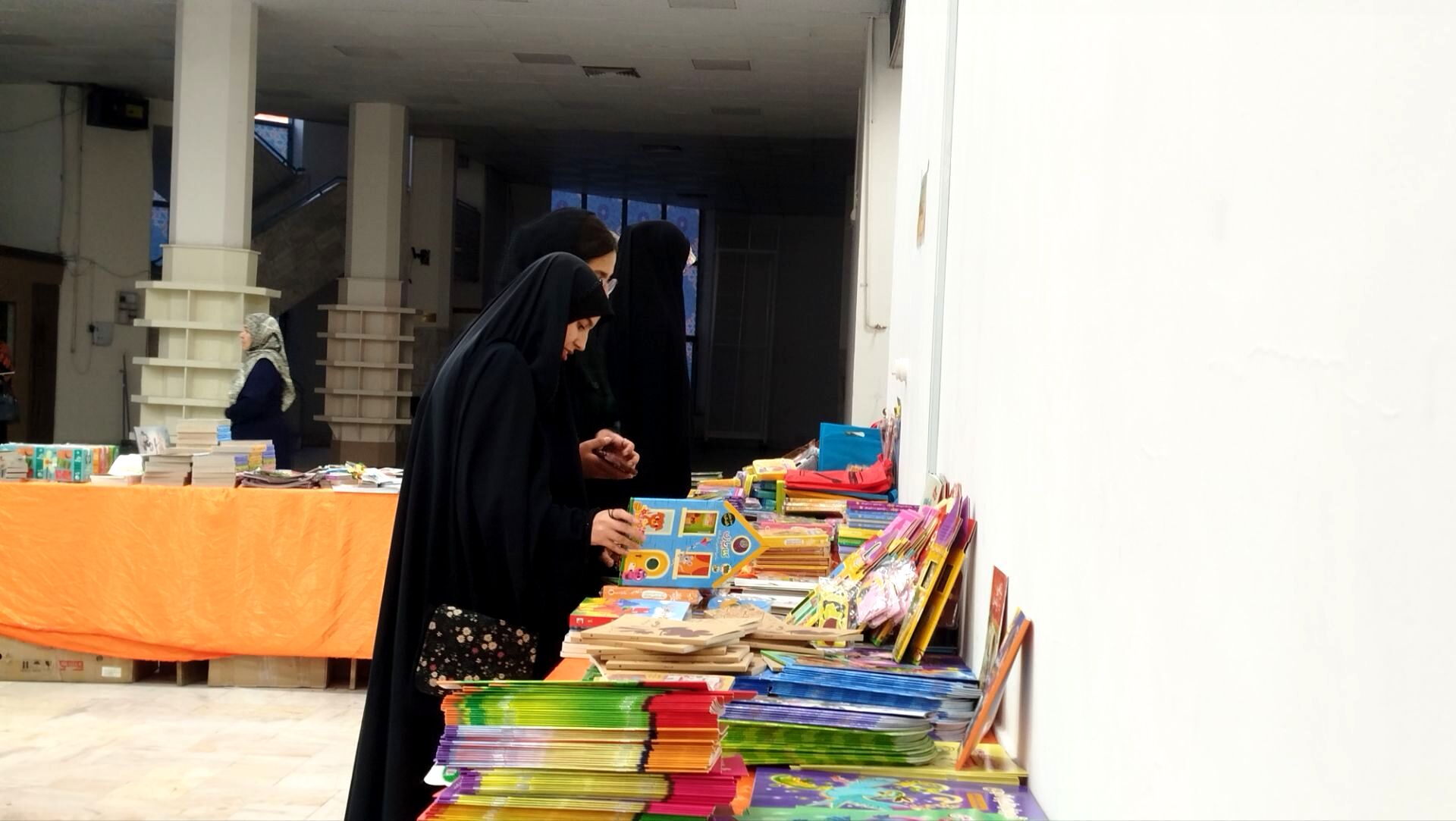 آغوش باز فرهنگسرای سیمرغ برای کتاب‌خوانان