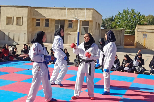 پویش یک روز با ورزش در مدارس شهرستان آباده