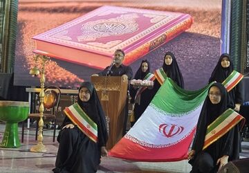 محفل انس با قرآن در گرامیداشت رهبر شهید ایران