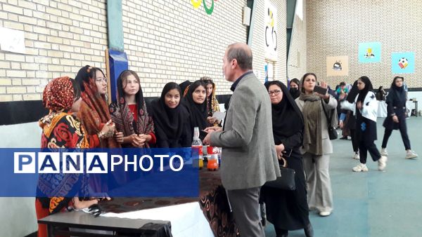 برپایی بازارچه مدرسه‌ای در مجتمع عشایری امید انقلاب