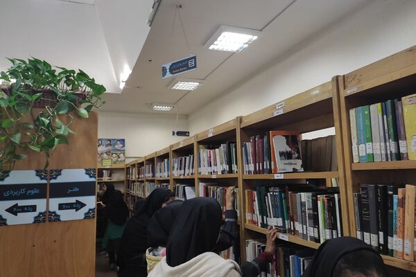 بازدید دانش‌آموزان دبیرستان پویش از کتابخانه عمومی فرهنگسرای کوثر دماوند 