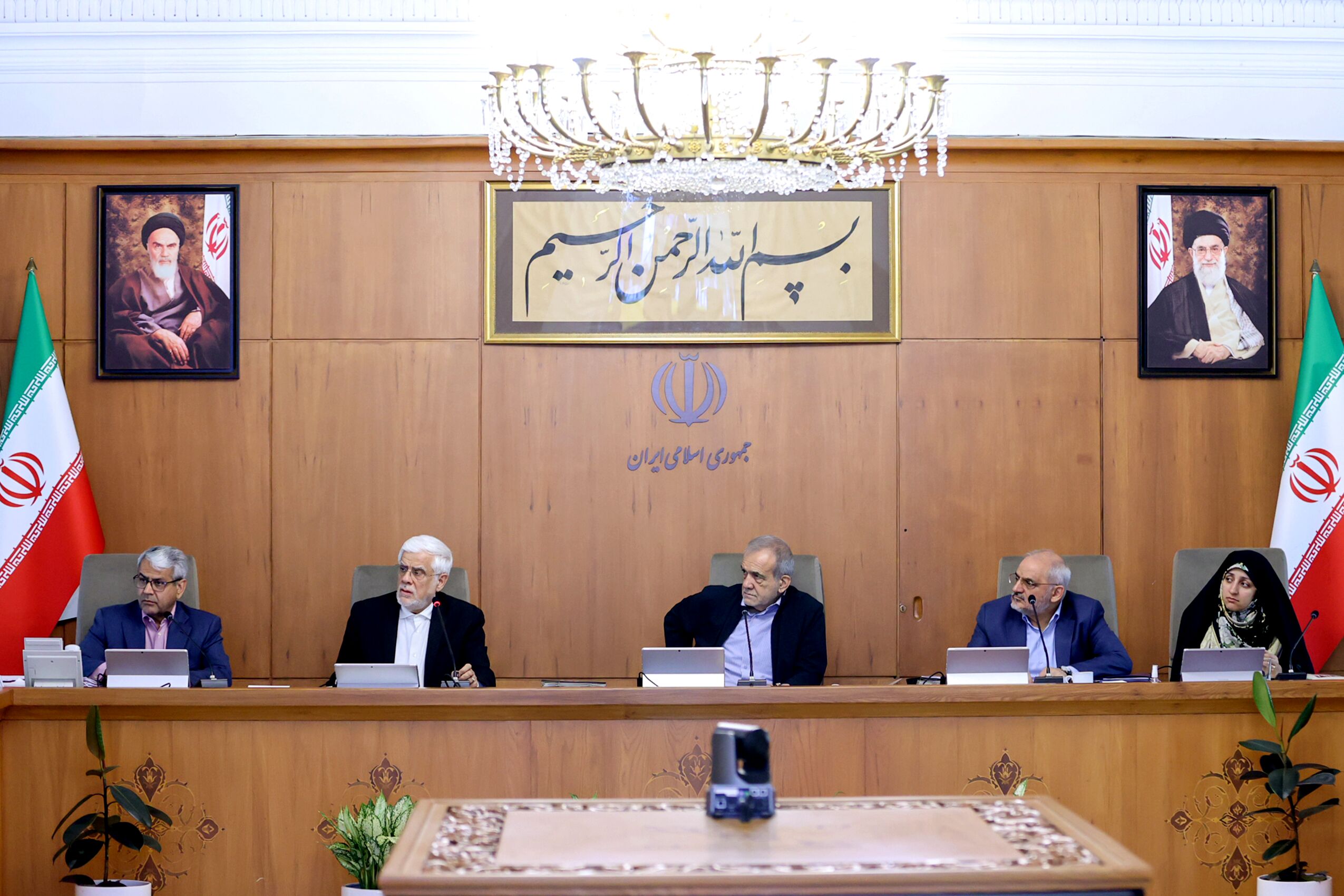 دستور پزشکیان برای رفع مشکلات سرمایه‌گذاران و تولیدکنندگان برق