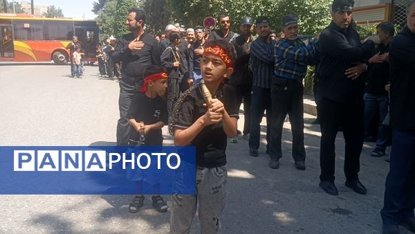 مراسم زنجیر زنی و سینه زنی به مناسبت سالگرد رحلت امام در نیشابور 