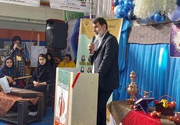 نمایشگاه هفته پژوهش در دبیرستان احمدی روشن شهرستان فردیس 