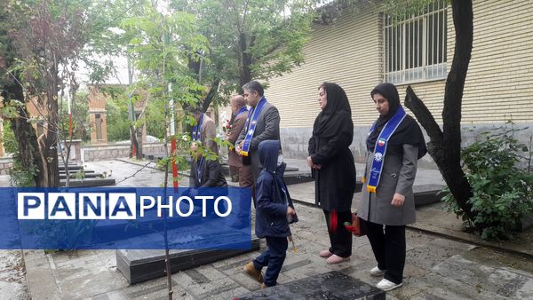 تجدید پیمان با شهدا به مناسبت هفته گرامیداشت مقام معلم