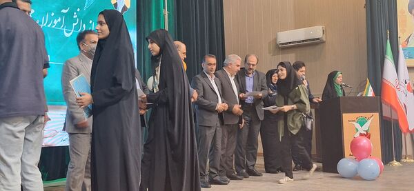 تجلیل از رتبه‌های برتر علمی فرزندان 