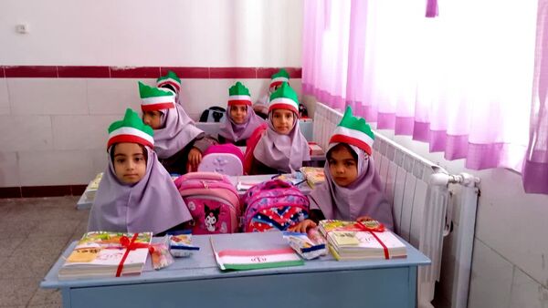 نوگلان کلاس اولی روستای فدافن ، اولین روز مدرسه را جشن گرفتند