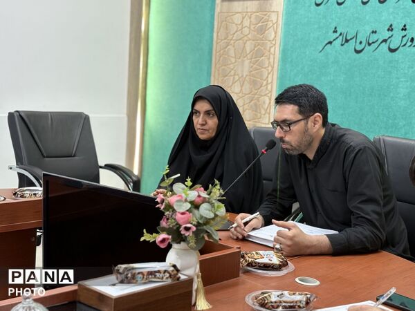 نشست هماهنگی مراسم استانی «احلی من العسل» در اسلامشهر