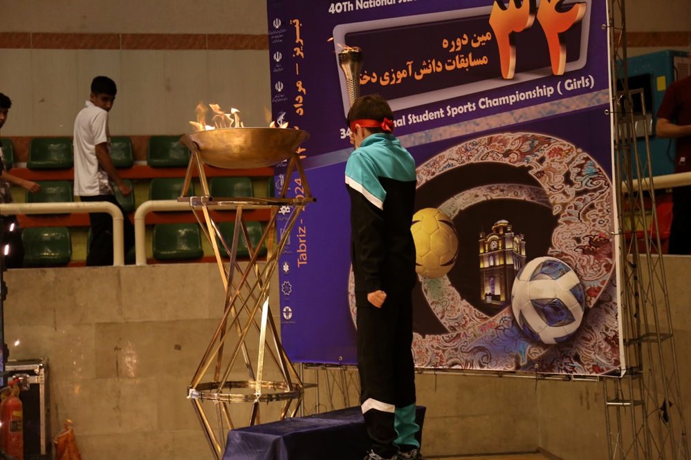 مشعل مسابقات کشوری ورزش دانش‌آموزی در تبریز روشن شد