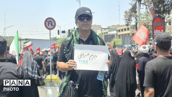 تهران در قاب بدرقه؛ روایت دانش‌آموزان از وداعی که در تاریخ ماند