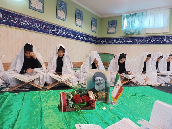 برگزاری محفل انس با قرآن در دبیرستان شهدای اقتدار ملارد با یاد و نام سیدحسن نصرالله