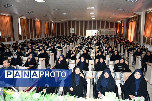 کارگاه هوش مصنوعی ویژه دانش‌آموزان دختر مقطع متوسطه اول شهرستان مه‌ولات