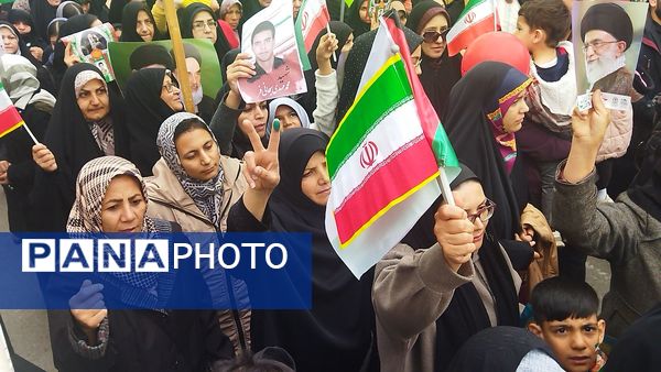 حضور افشار مختلف مردم نیشابور در راهپیمایی ۲۲ بهمن 