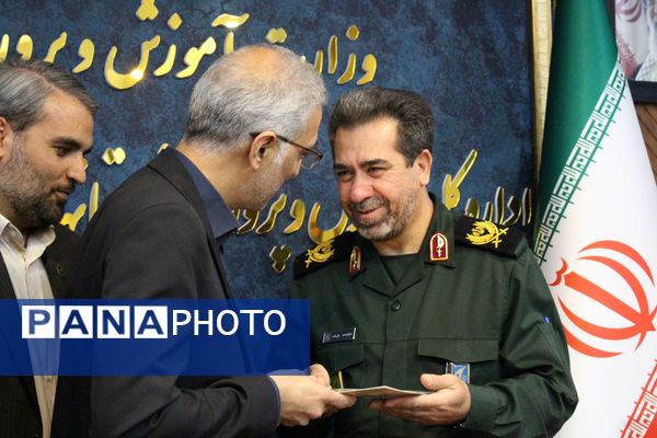 دیدار فرمانده سپاه سیدالشهدا (ع) استان تهران با مدیرکل آموزش و پرورش شهرستان‌های تهران به‌مناسبت هفته معلم
