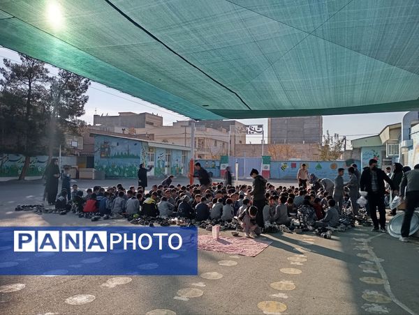 فضایی گرم و پر مهر برای دانش‌آموزان دبستان فضیلت کاشمر در آستانه میلاد دخت پیامبر (ص)