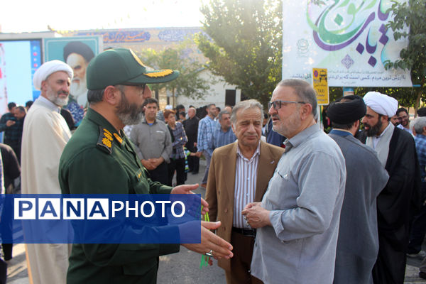 جلوه‌های حماسی از حضور نوجوانان قمی در مراسم تشییع شهدا 