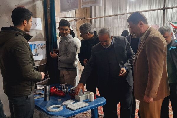 برپایی نمایشگاه دستاورهای دانش‌آموزان منطقه کهریزک 