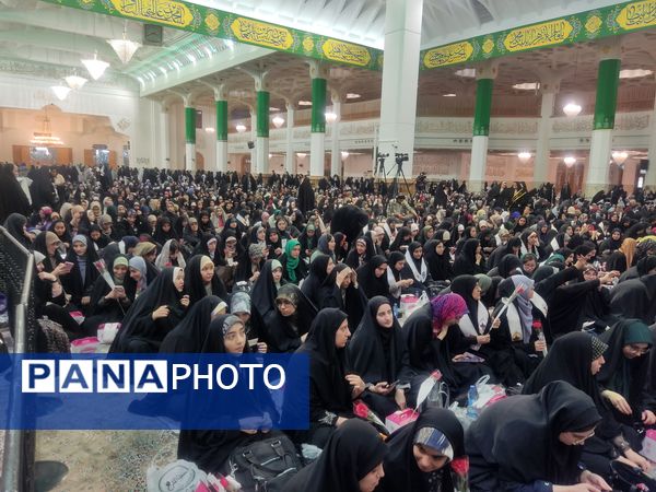 اجتماع دختران دانشجو در حرم مطهر حضرت معصومه (س) به مناسبت روز دختر  