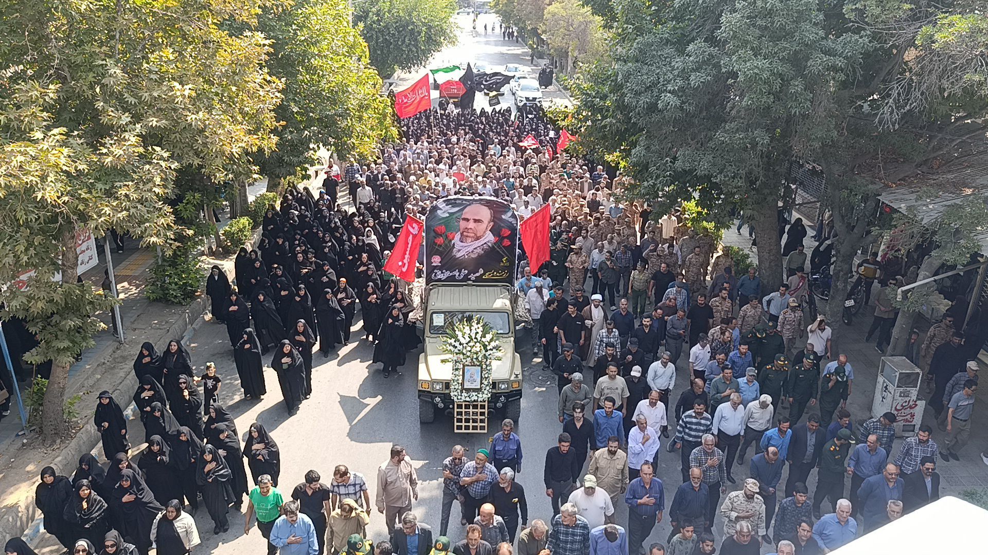 وداع باشکوه مردم با پیکر شهید «علی‌اصغر نورانی»