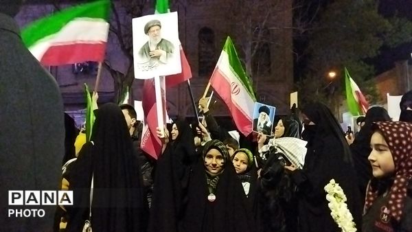 حضور نسل های مختلف در اجتماعات شبانه نیشابور