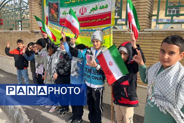 دهه نودی‌های شهر سورمق پای کار انقلاب