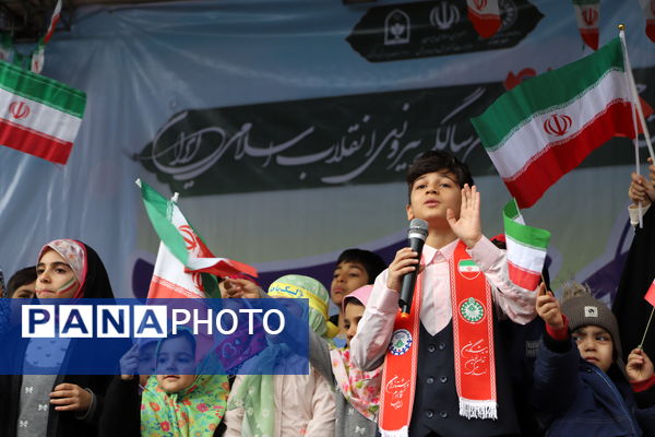 راهپیمایی باشکوه ۲۲ بهمن در قاب تصویر