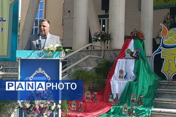 برگزاری مراسم بزرگداشت روز معلم در نیشابور 