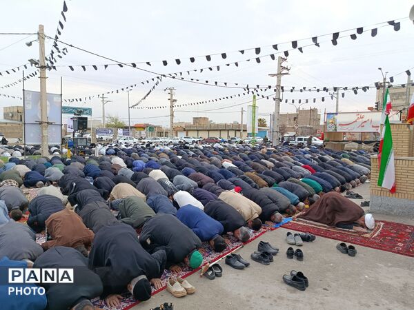 جلوه‌هایی از برگزاری نماز عید سعید فطر در شهر جعفریه قم