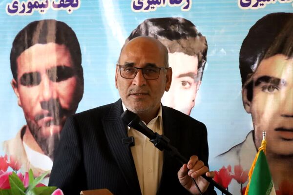 بازدید مدیرکل آموزش و پرورش استان یزد از آموزشگاه شهید نواب صفوی بهاباد