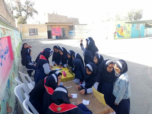 مراسم انتخابات شورای دانش آموزی در دبیرستان ناهید نخودی 