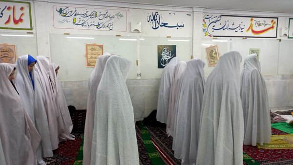 مراسم افطار در مدرسه محمودیه ۱۷خیامی