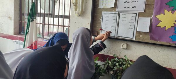 انتخابات شورای دانش‌آموزی در مدرسه شهید نجفی فدافن