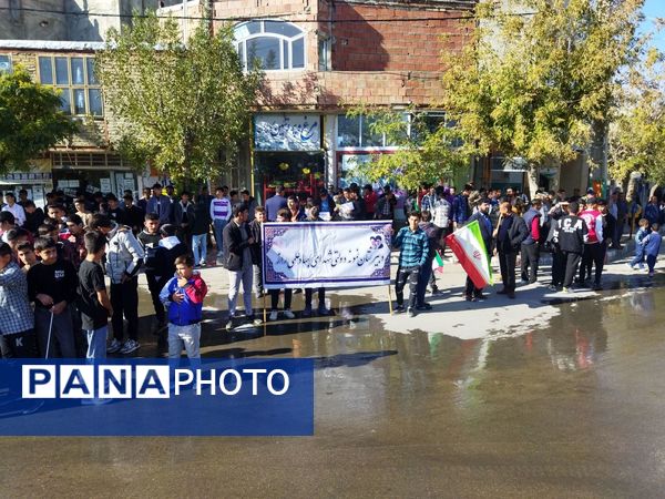 حضور پرشور مردم راز در راهپیمایی یوم‌الله ۱۳ آبان