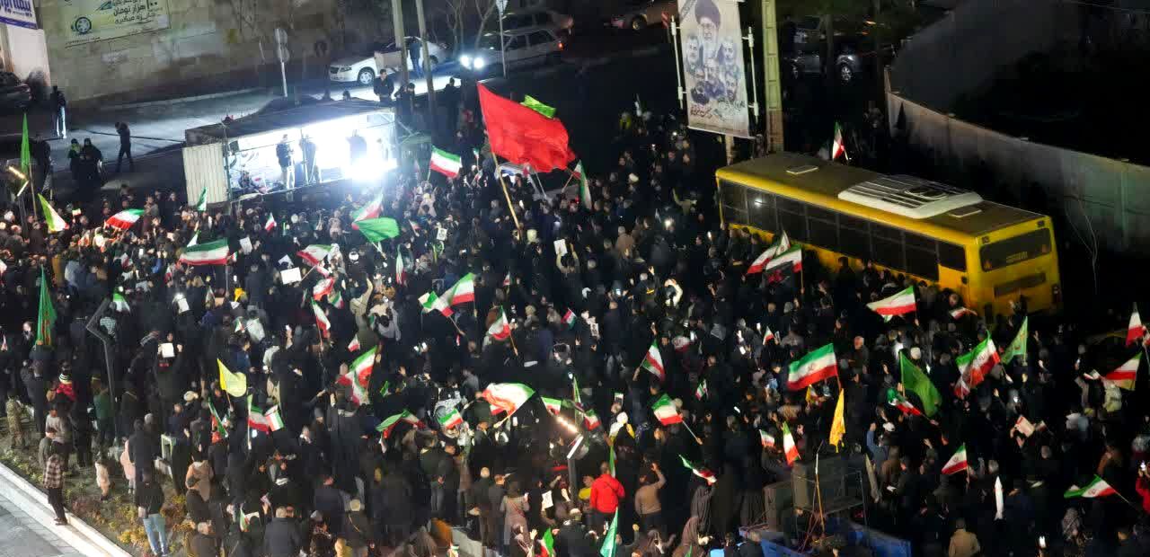 اتحاد و یکپارچگی مردم فردیس در شب هفتم شهادت رهبر انقلاب