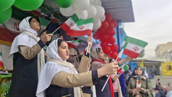 سالروز پیروزی انقلاب اسلامی در دبستان حافظ یک