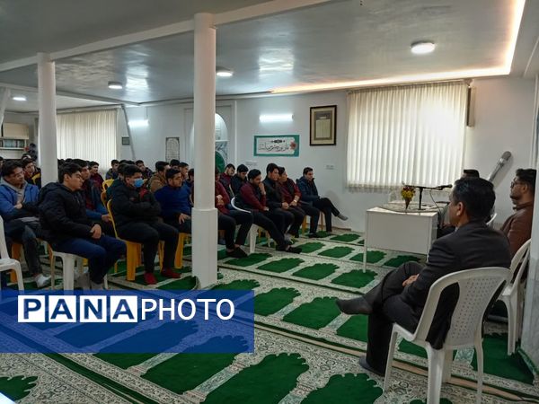 جلسه تجربه گردانی با قبول شدگان کنکور سراسری در دبیرستان نمونه آیت‌الله خامنه‌ای