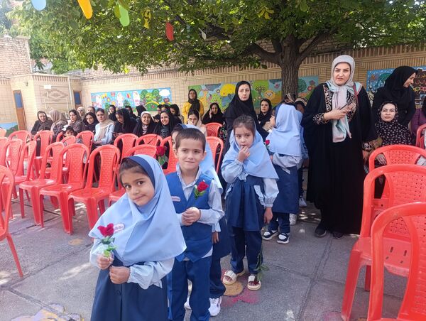 جشن غنچه‌های  کودکستان مهر و ماه آشخانه 