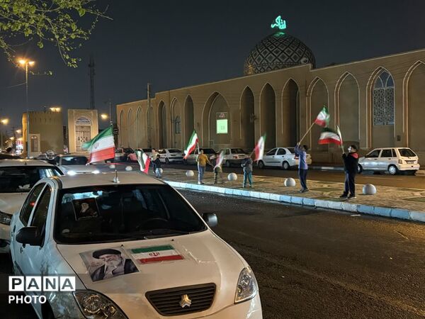 میدان داری دانش‌آموزان و معلمان یزدی