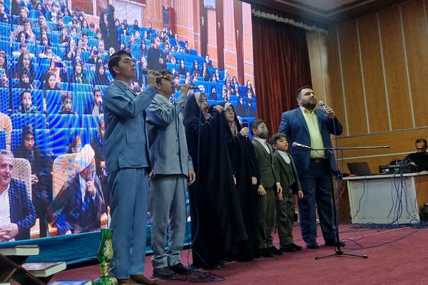 آیین تجلیل از برگزیدگان مسابقات قرآن و عترت بسیج قرچک