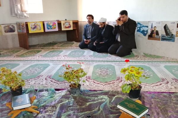 اجرای سومین نشست قرآنی در مدارس با حضور امام جمعه قرچک در دبیرستان شهدای محراب