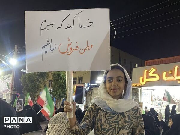 حضور پرشور دانش‌آموزان آموزشگاه نوریه جیرفت در تجمعات شبانه 